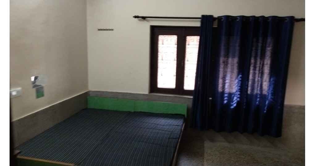 Single Room For Rent Near Krishna Hospital — thumbnail 3