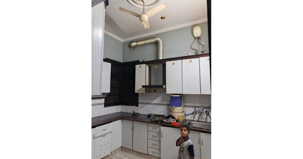 Rent Now 4BHK House for Commercial use Near Delapeer Road, Bareilly — thumbnail 4